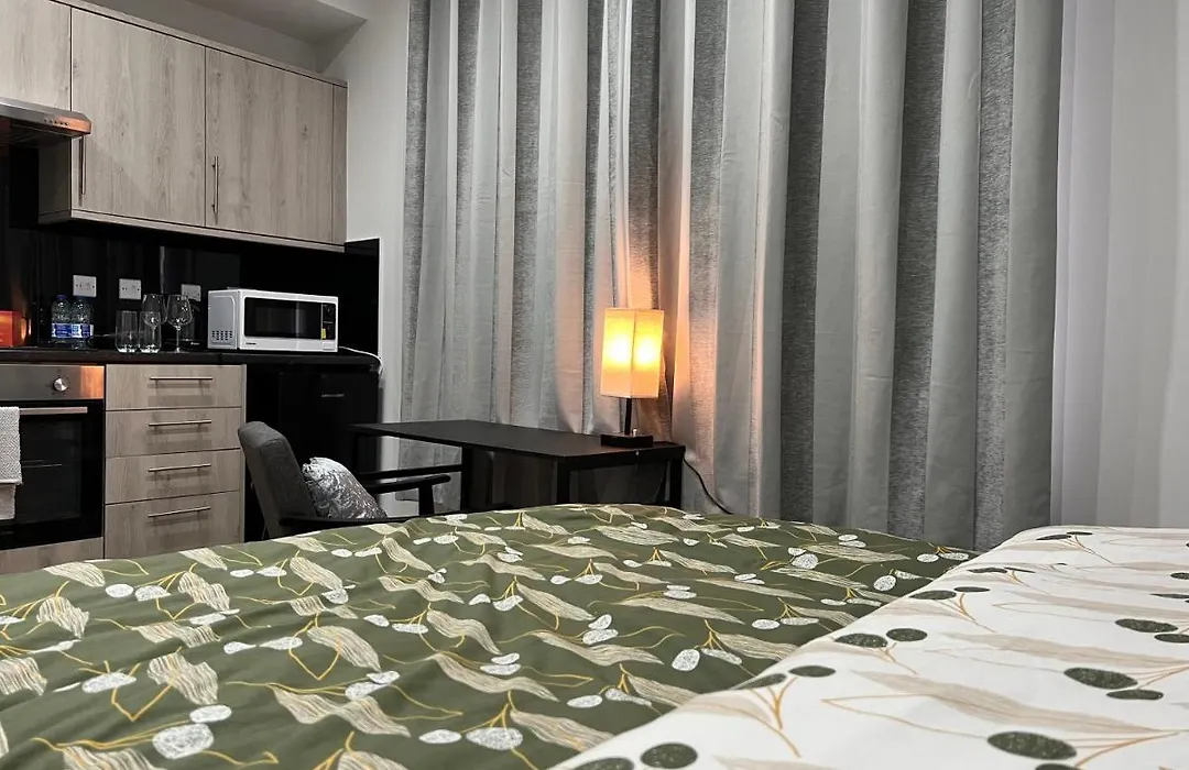 Mia Residence - Entire Studio Apartment - City View - London - Next To Ealing Broadway Station-1