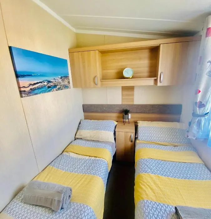 B47 Caravan Seven Bays-1