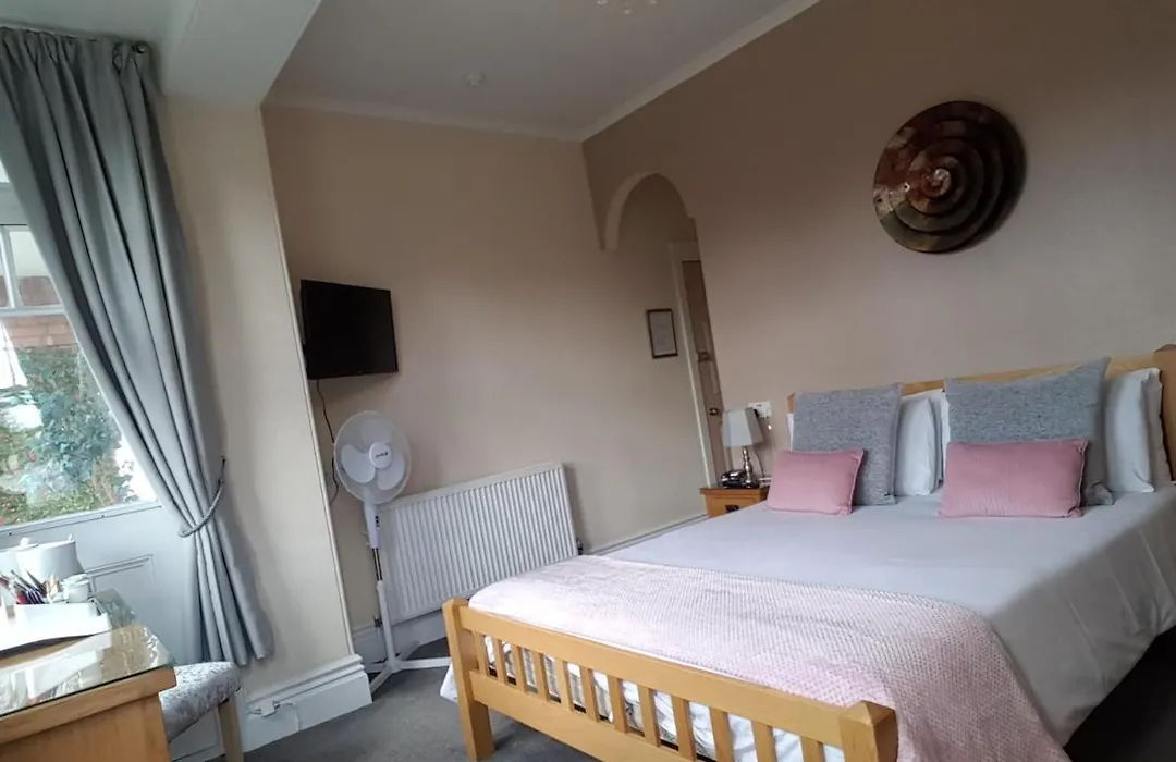 Kingsholm Guest House-1