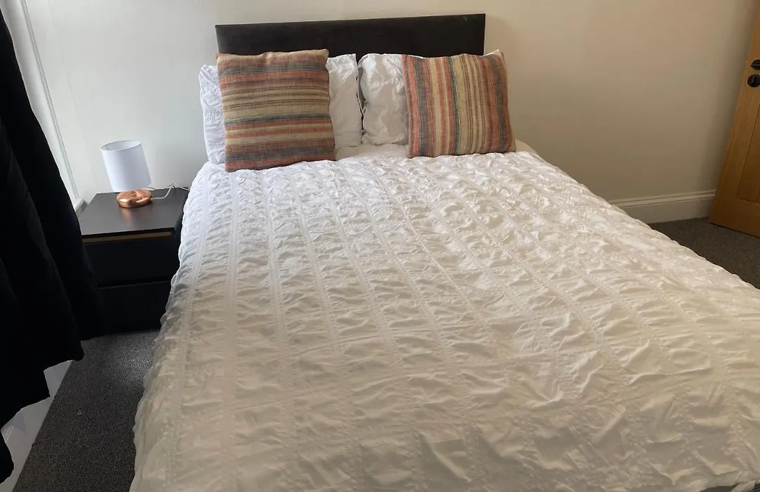 Lovely Room In Bristol 5-1