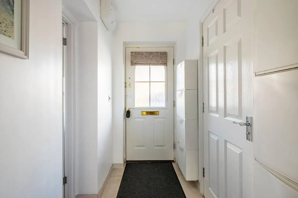 Bedroom With Kitchenette, Private Bathroom And Parking-1