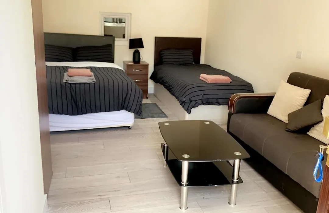 Mon Repos Private Rooms Heathrow Airport-1