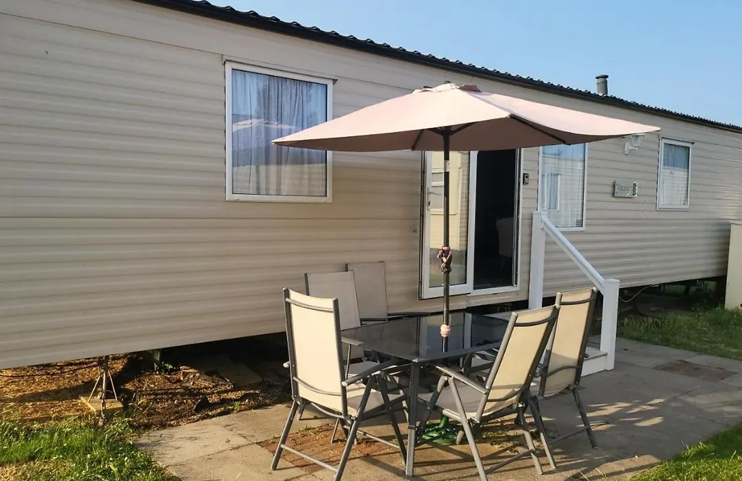 Vacation Escape - Valley Farm -Clacton-On-Sea - Holiday Park-1