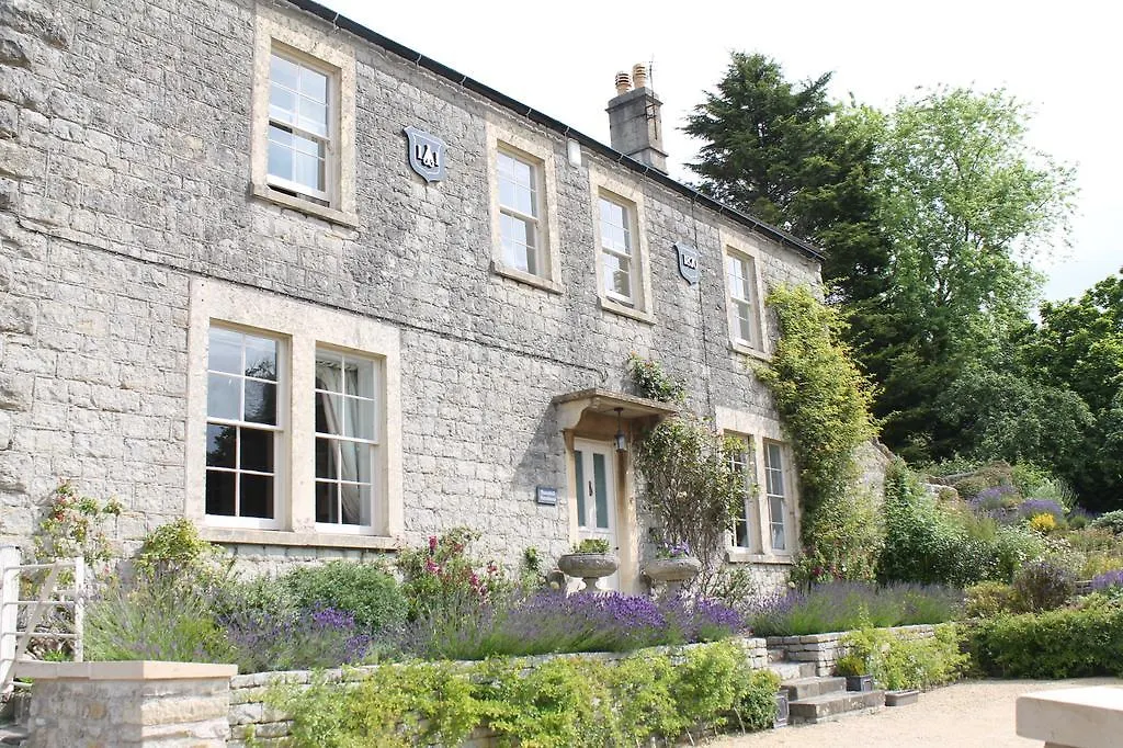 Roundhill Farmhouse-1