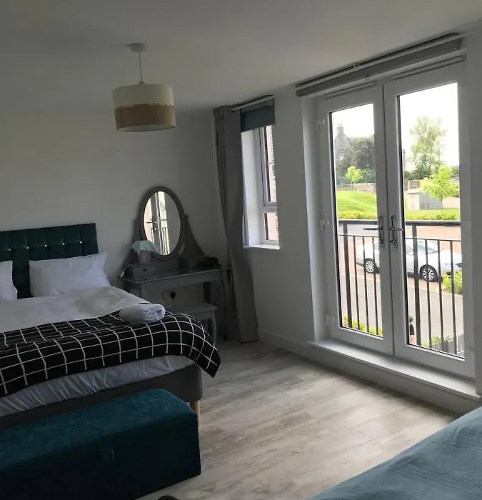 Large En Suite Bedroom With One Double Bed No Breakfast Provided-1
