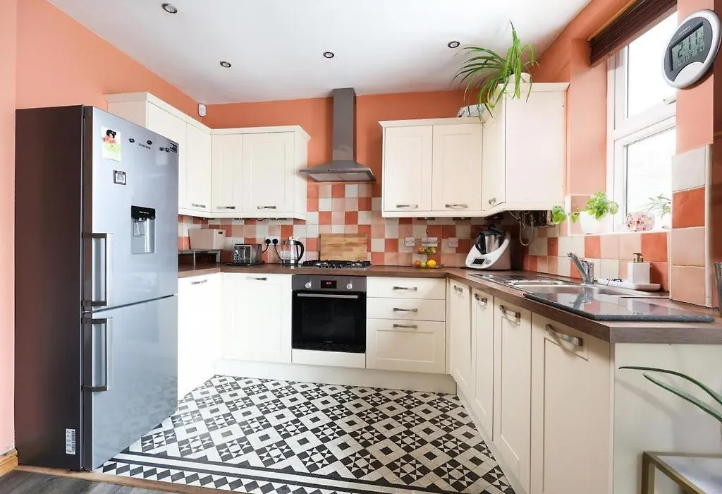 Comfortable Bristol Escape Near Gloucester Road-1
