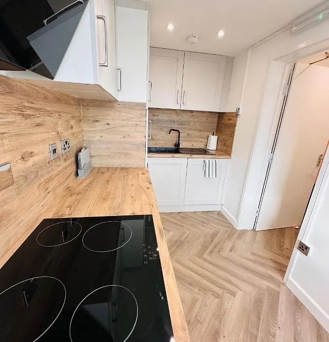 Private Room In Modern Shared Apartment, Each With Kitchenette, Central Birmingham-1