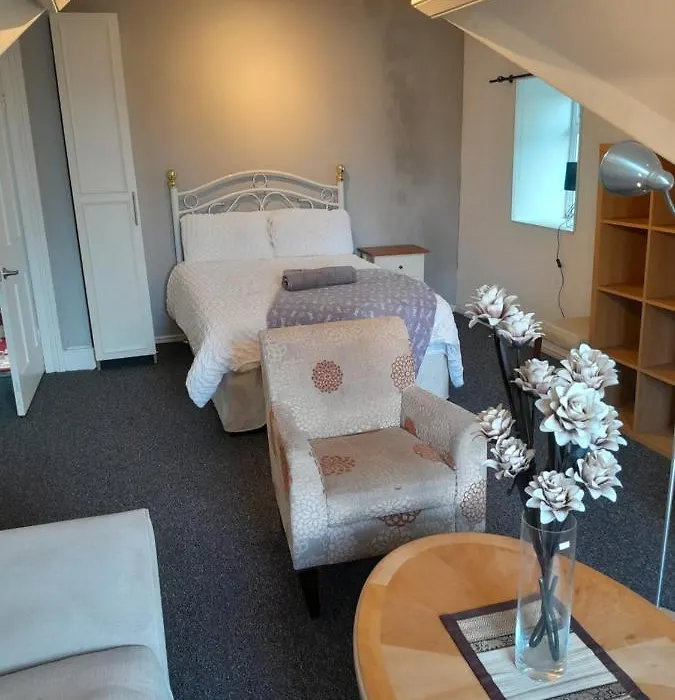 Budget Loft Room, Shared Guest House By University R10-1