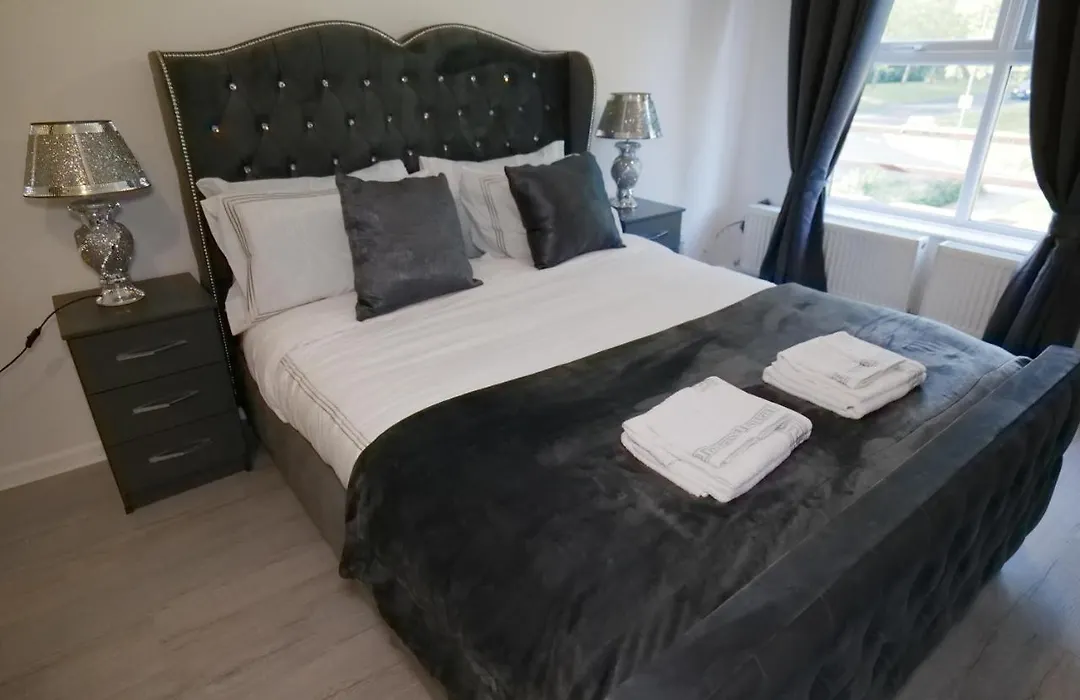 Giomakay Luxury Rooms Milton Keynes-1