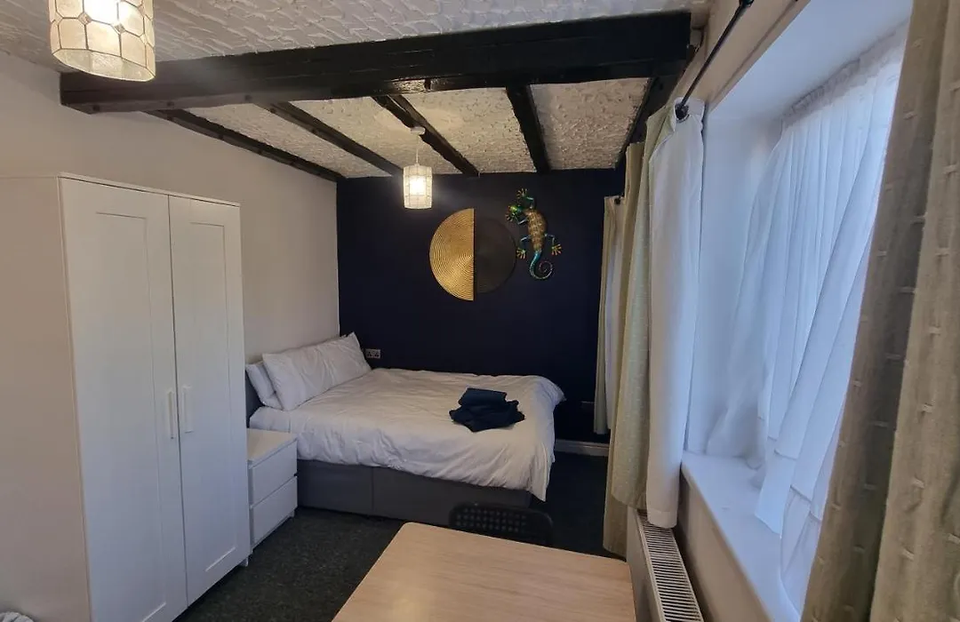 En Suite Room With Kitchen Facilities-1