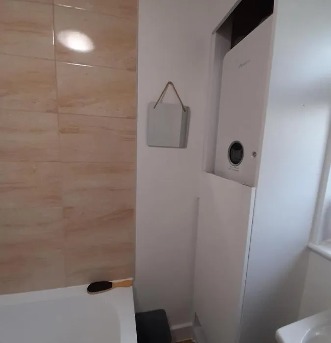 Matipa-Rise Guest House Southampton-1