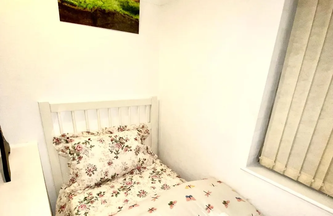 Relaxing Suite Nottingham Room-1