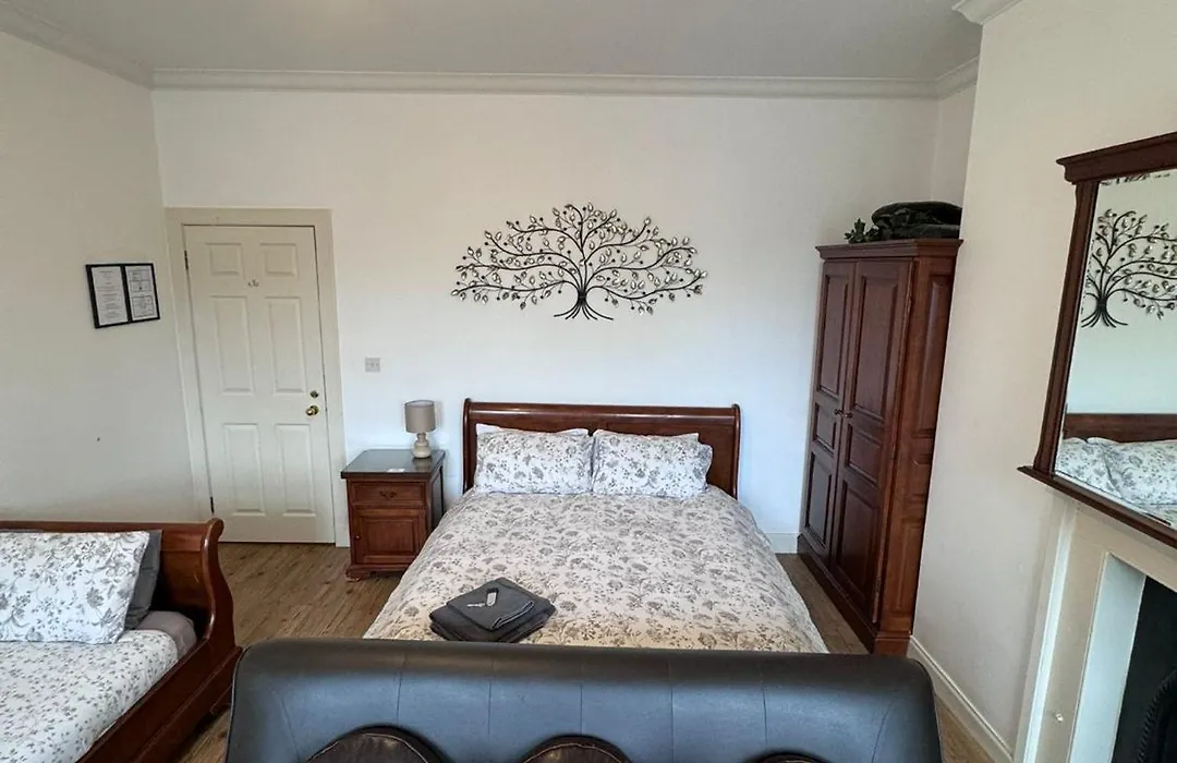 Parade School Guest Rooms-1