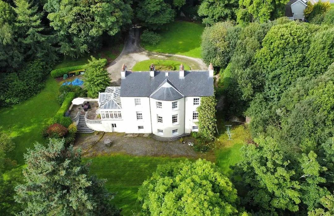 Larchmount House B&B-1