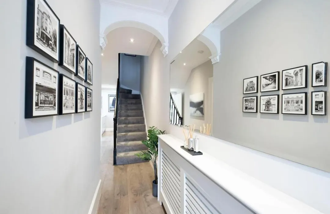 Stunning 4 Bedroom Home In Montpellier-1