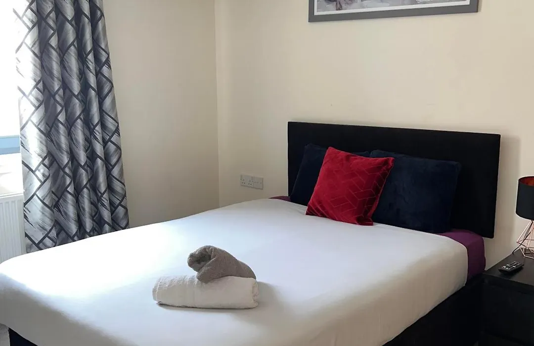 Pretty Room In The Heart Of Edinburgh-1