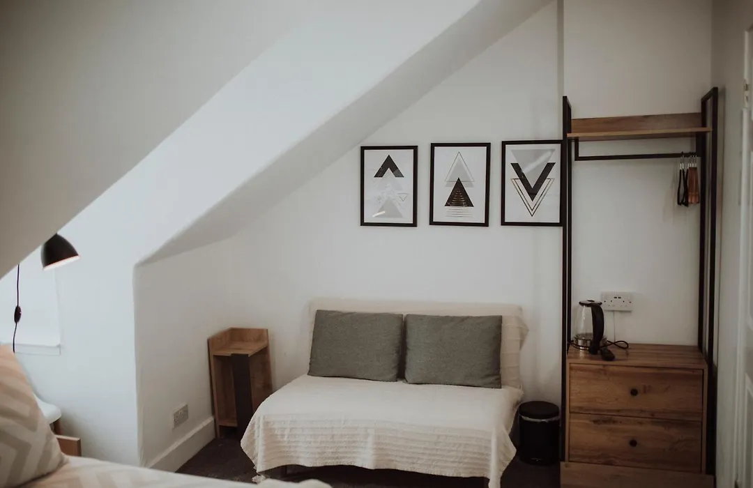 16 Pilrig Guest House-1