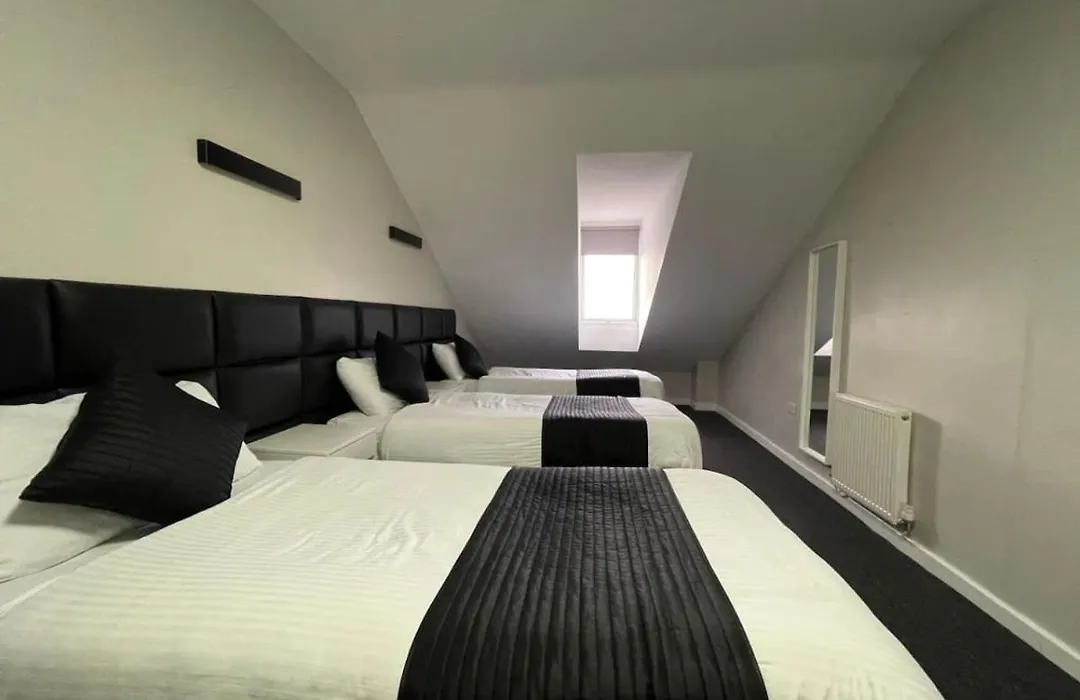 Ryan I Air I Bnb - 102 Mill Street - Free Parking-1