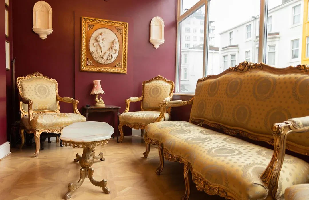 Hotel Rouge & Deco Suites-1
