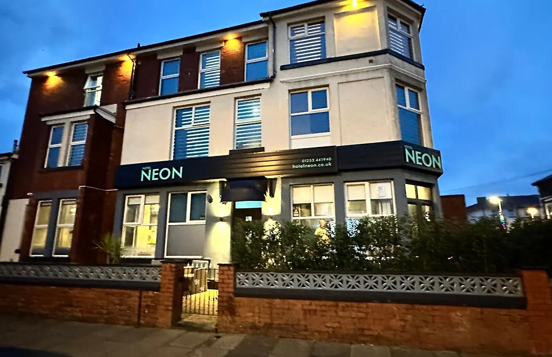 Hotel Neon-1