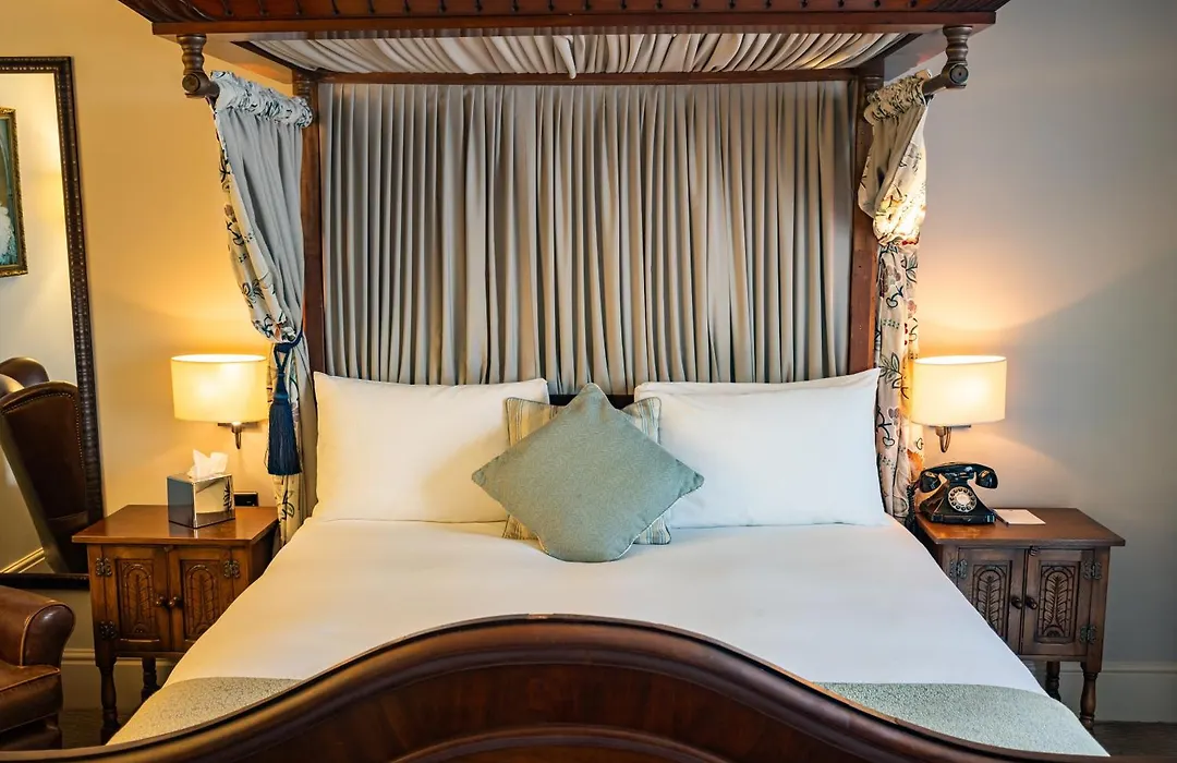 The Red Lion Hotel-1
