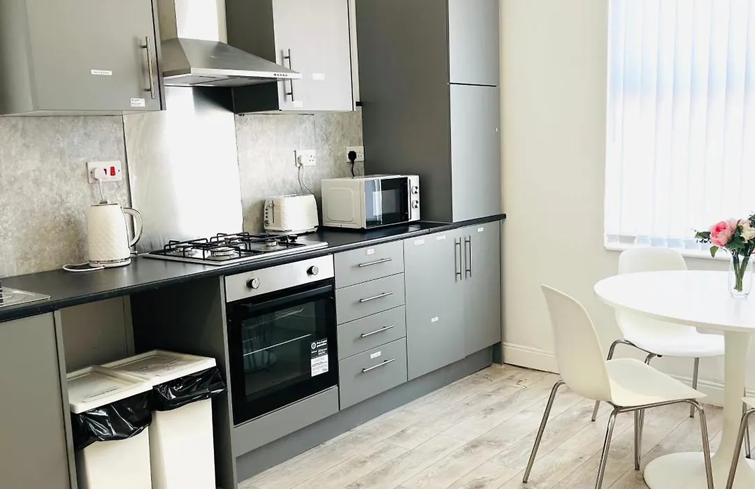 Room Near Anfield Stadium - Easy Check-In-1