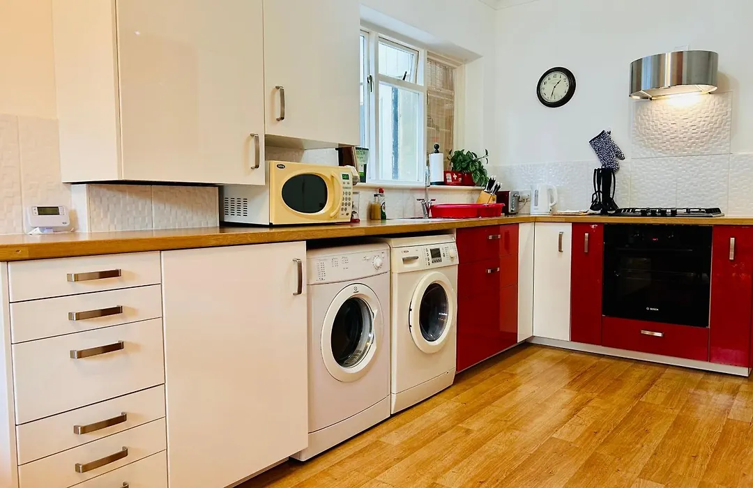 Little Connaught 2 Bed House Pet Friendly-1