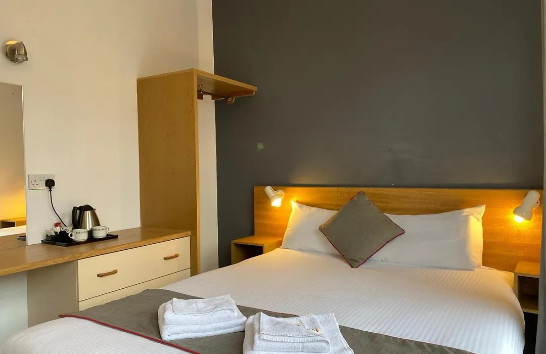 Alumhurst Hotel-1