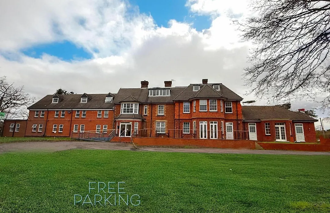 Trivelles Gatwick Hotel & Airport Parking-1