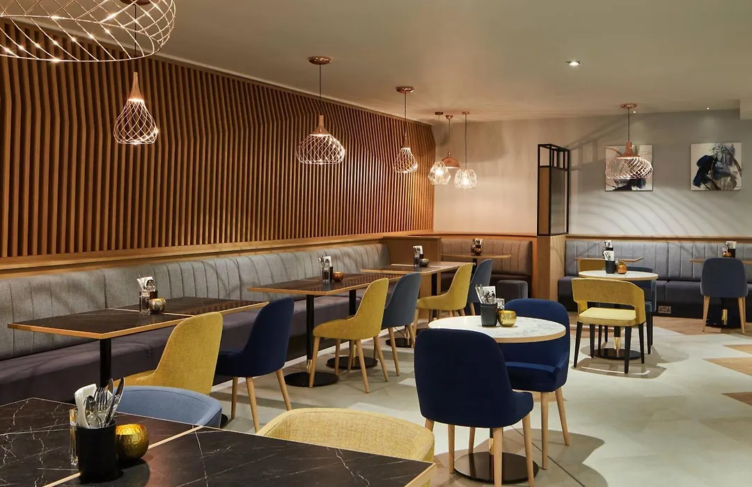 Courtyard By Marriott Oxford City Centre-1