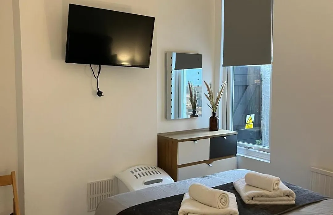City Beach Airbnb Southend On Sea,-1