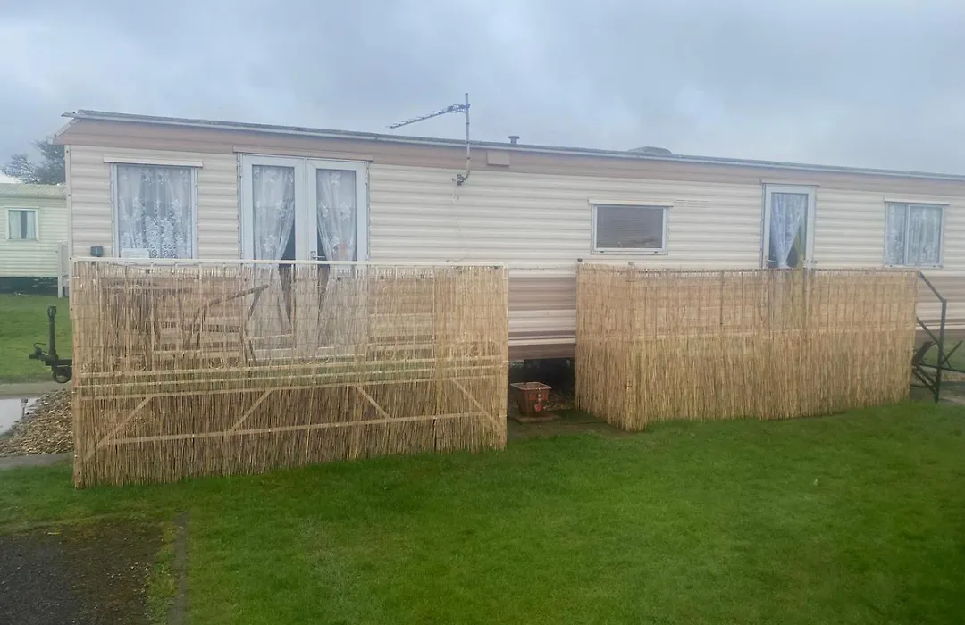 Summerlands Caravan Park, P29-1