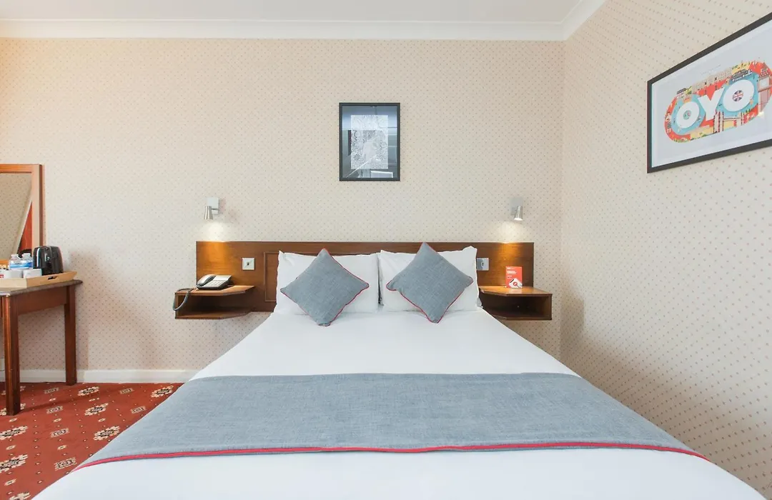 Oyo Stade Court Hotel-1