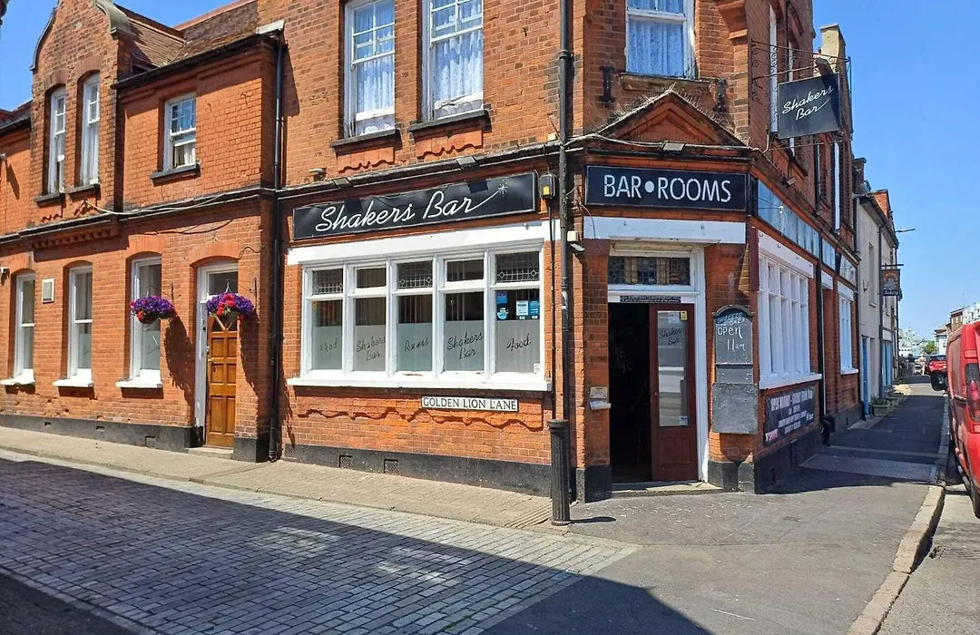 Shakers Inn-1