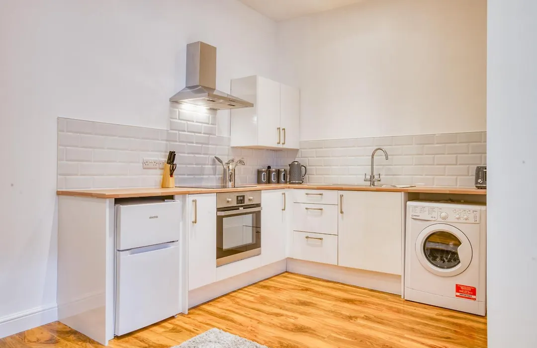 Superb City Center 2 Bed Apartment Free Wifi-1
