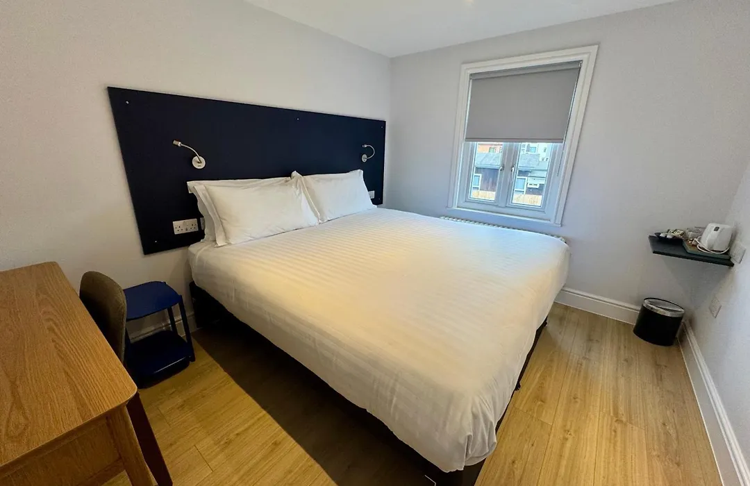 Brentwood Hotel & Apartments-1