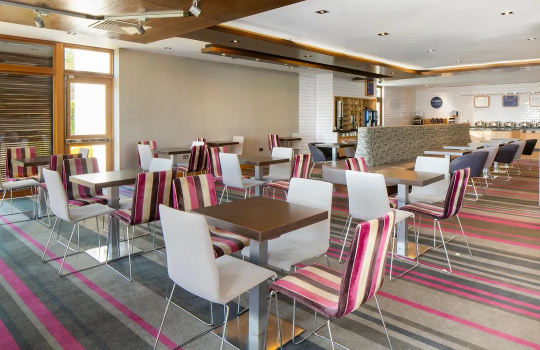 Holiday Inn Express London - Epsom Downs By Ihg-1