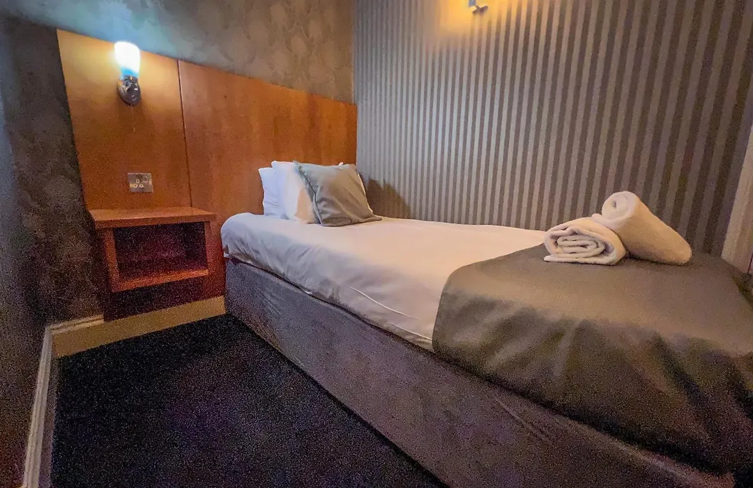 Quayside Hotel & Bar-1