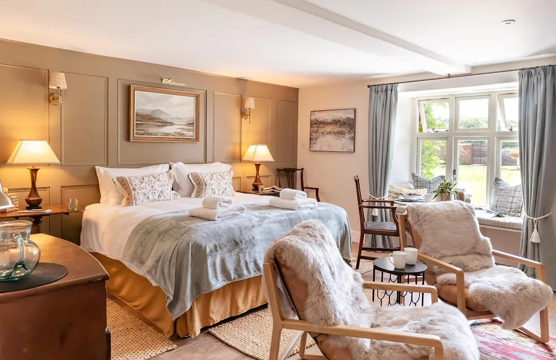 Cliff Farmhouse B&B Suites-1
