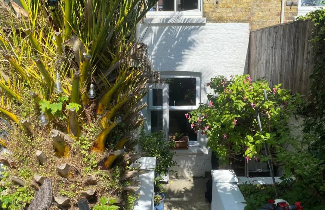 Bradstone Garden Retreat With Own Entrance-1