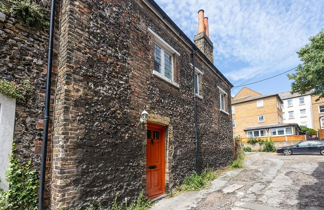 Old Barrel Store - Old Town. Parking & Garden-1