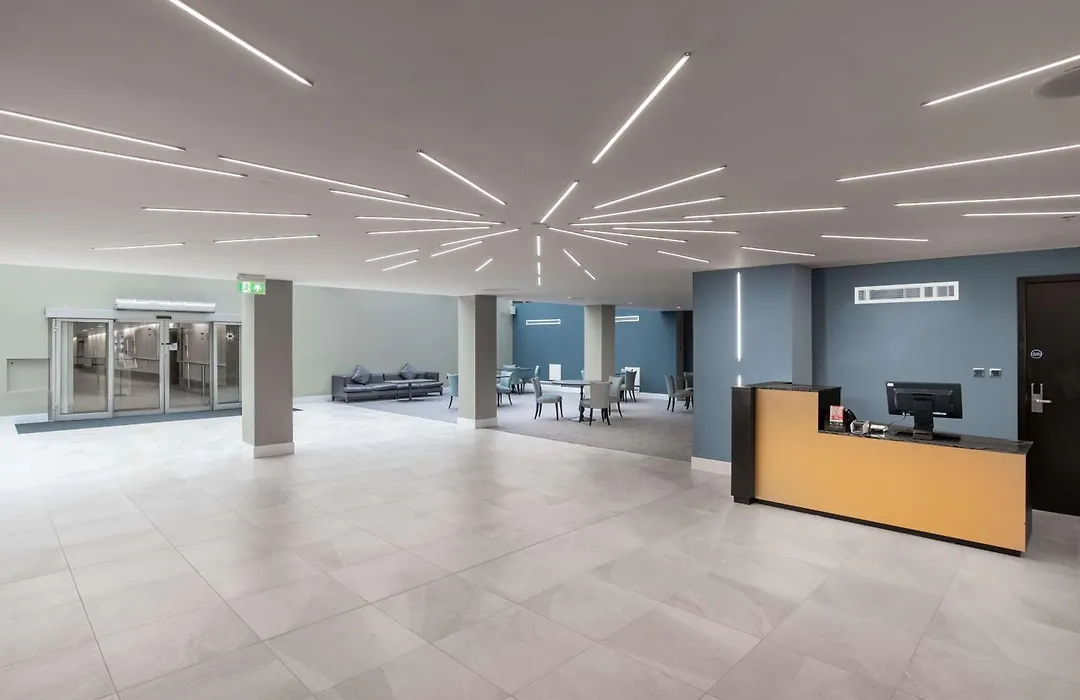 Hilton London Gatwick Airport-1