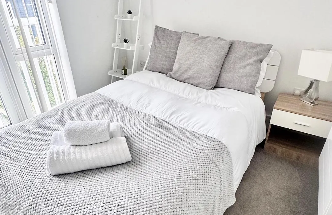 Green Park 4 Bed Lux With Parking ,M4 Jct 11-1