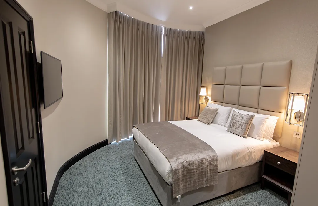 The Crescent Hyde Park-1