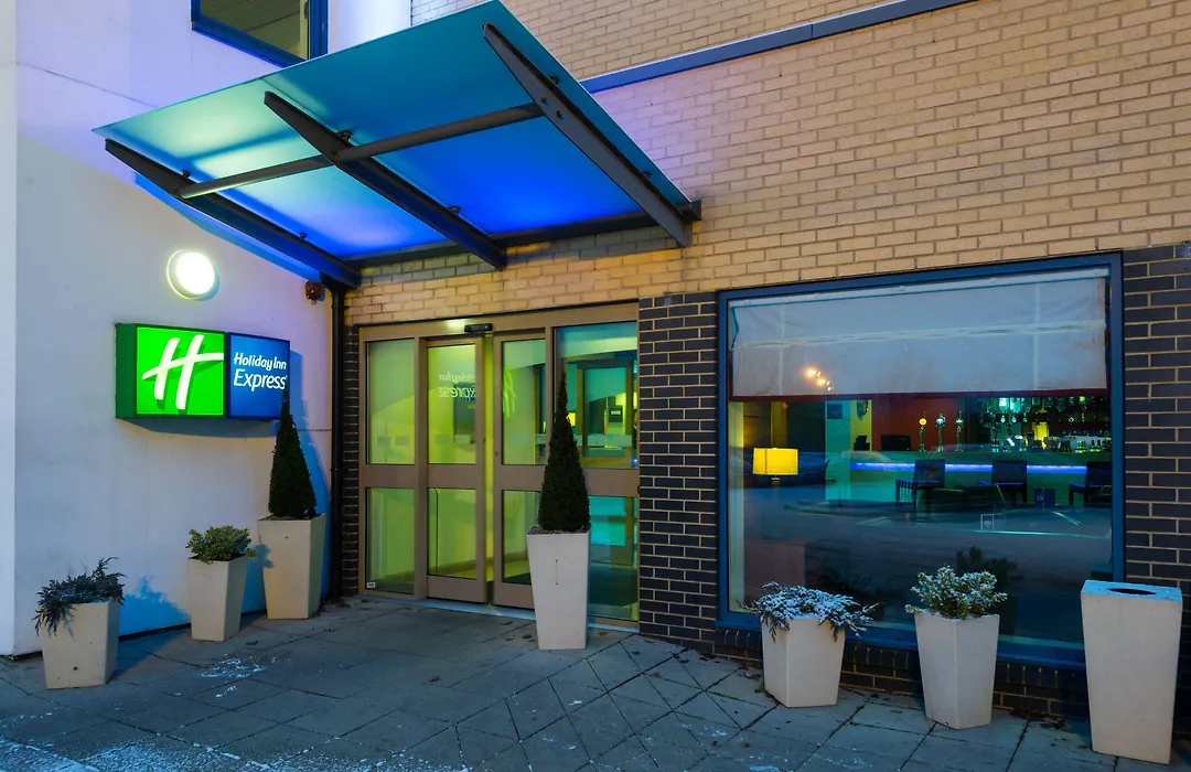 Holiday Inn Express Swindon West By Ihg-1