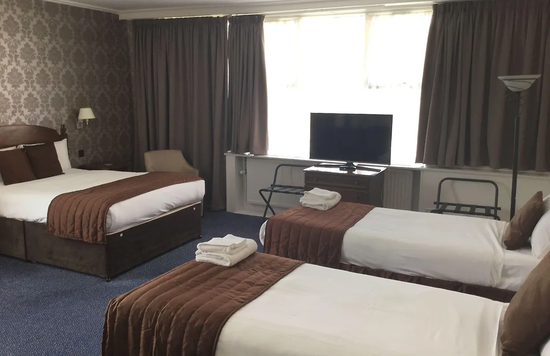 Ramada Crawley-Gatwick-1