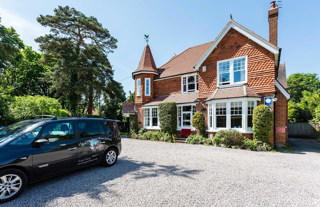 The Lawn Guest House Gatwick-1