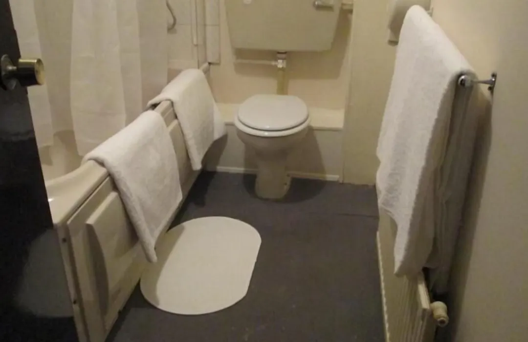 The Dorchester Hotel & Serviced Apartments Free Parking-1