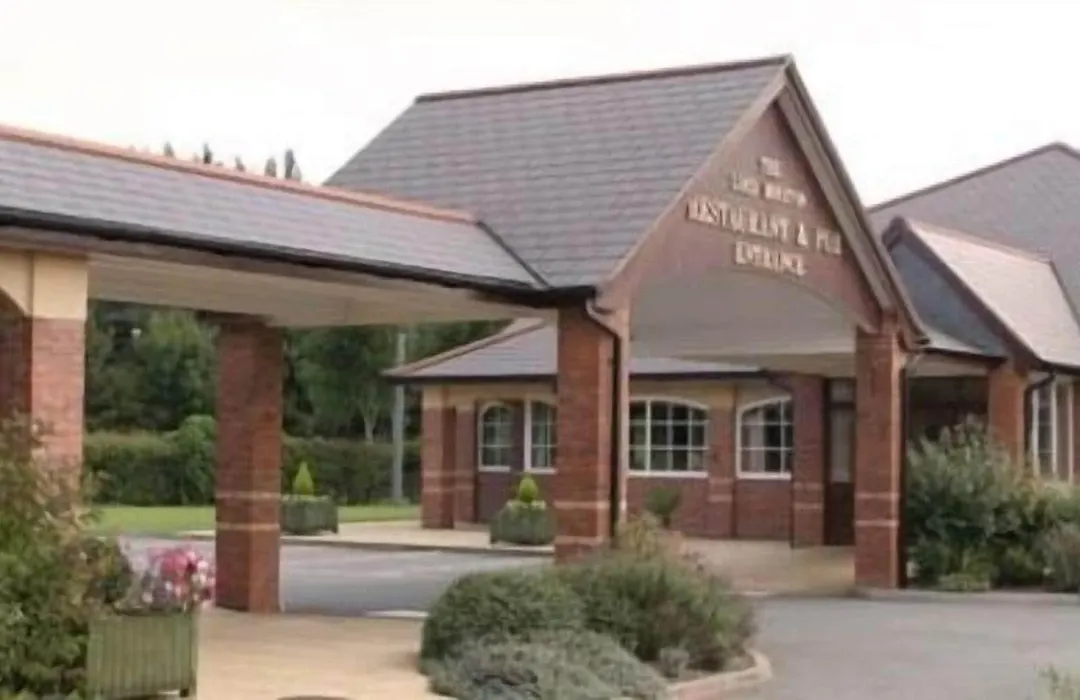 Moreton Park Hotel-1