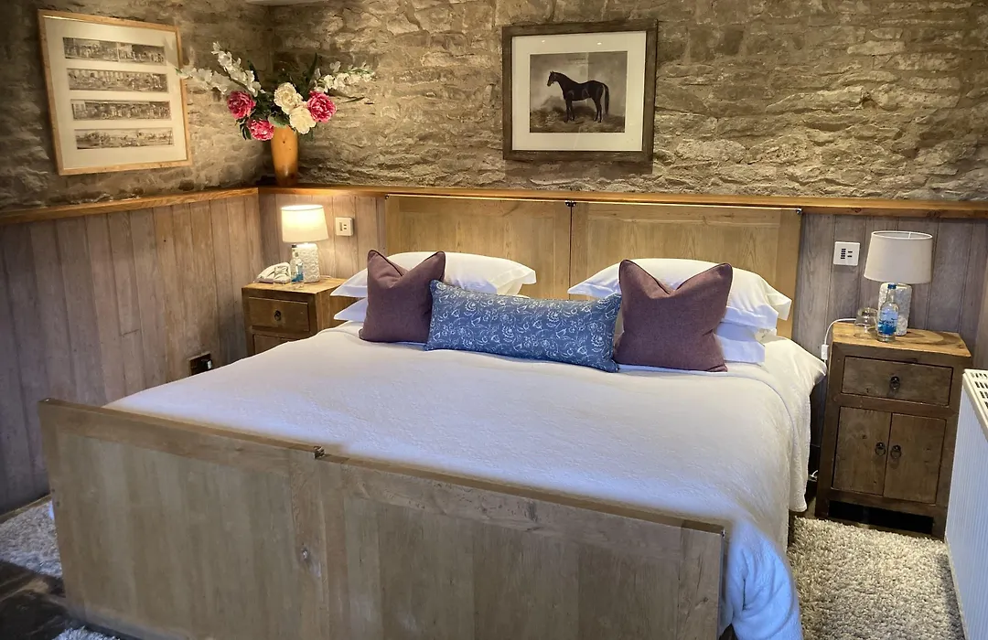 Old Downton Lodge-1